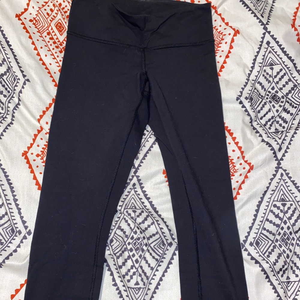 LULULEMON BLACK LEGGINGS- CROPPED